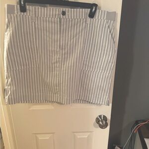 Lee Gray and White Plaid Skirt